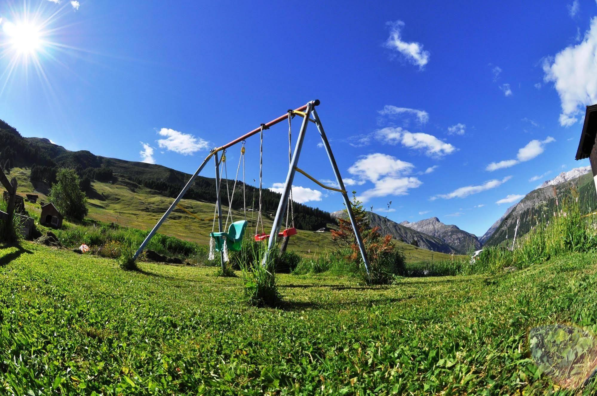 Alpen Royal By Livigno Accomodation エクステリア 写真