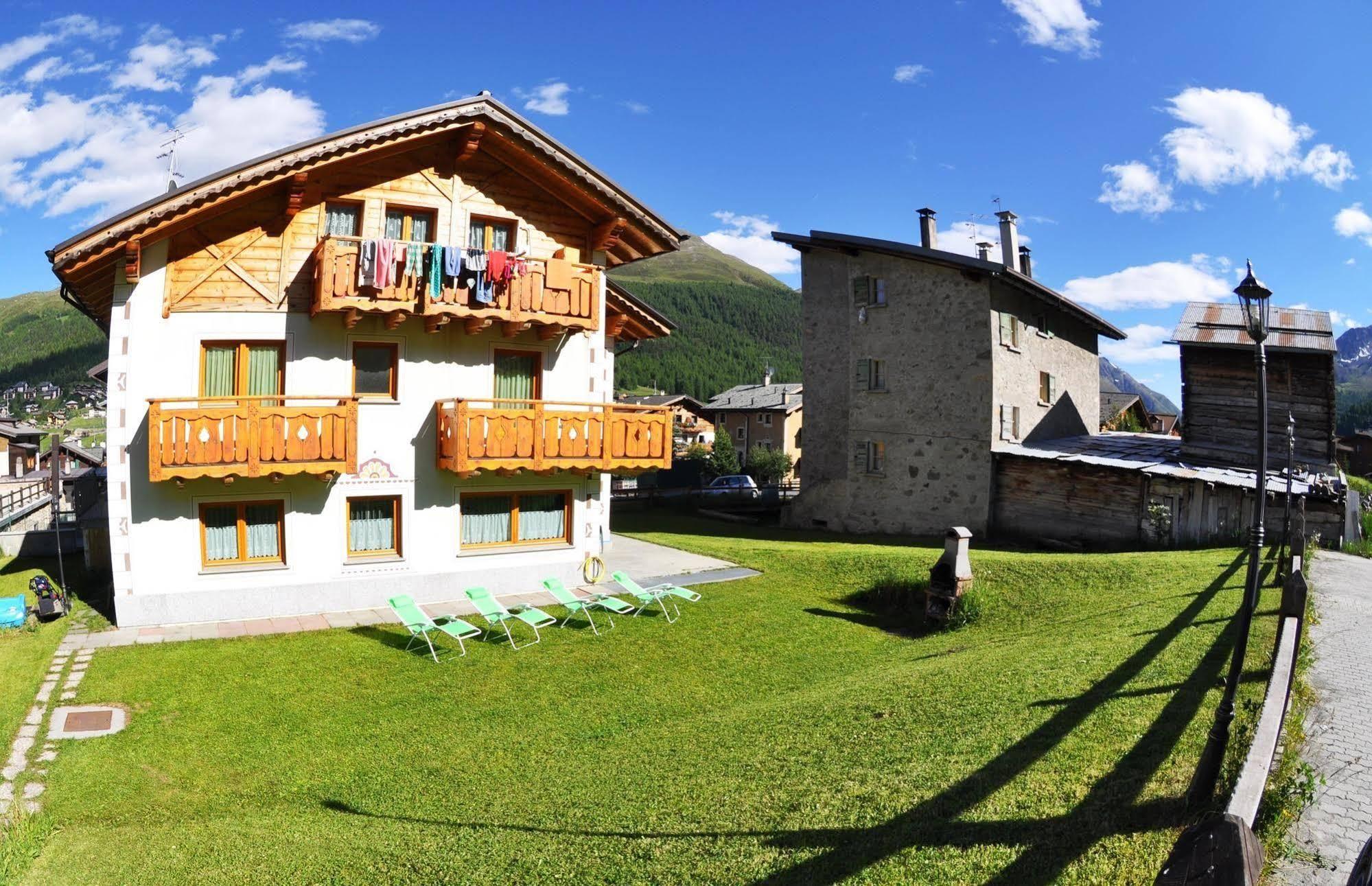 Alpen Royal By Livigno Accomodation エクステリア 写真